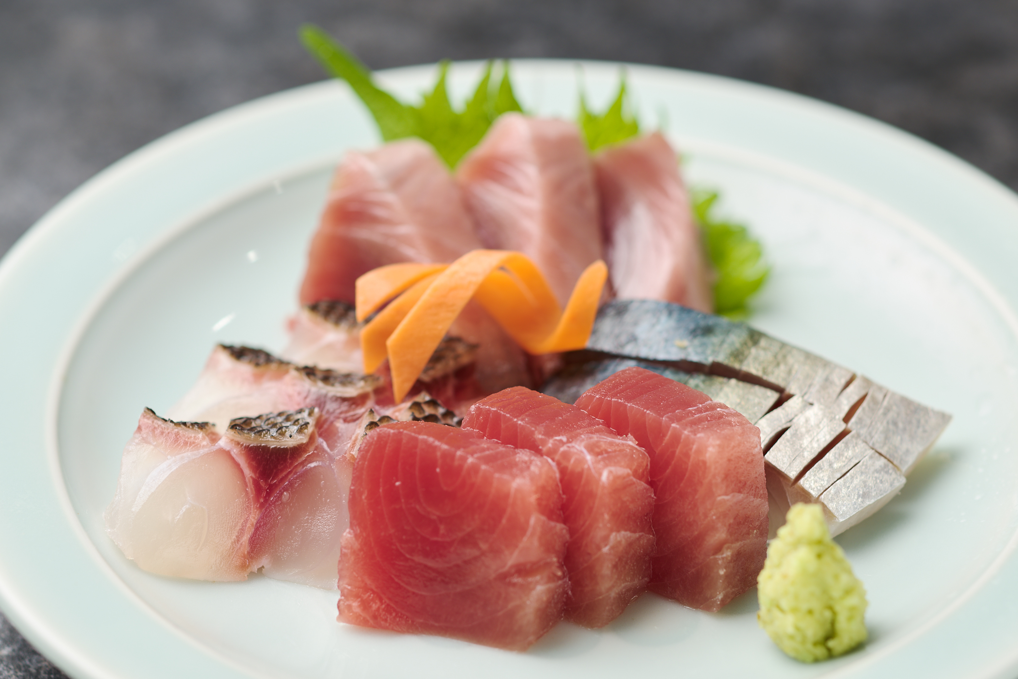 目利きで厳選する上質な鮮魚。手間を惜しまない海老の揚真丈も